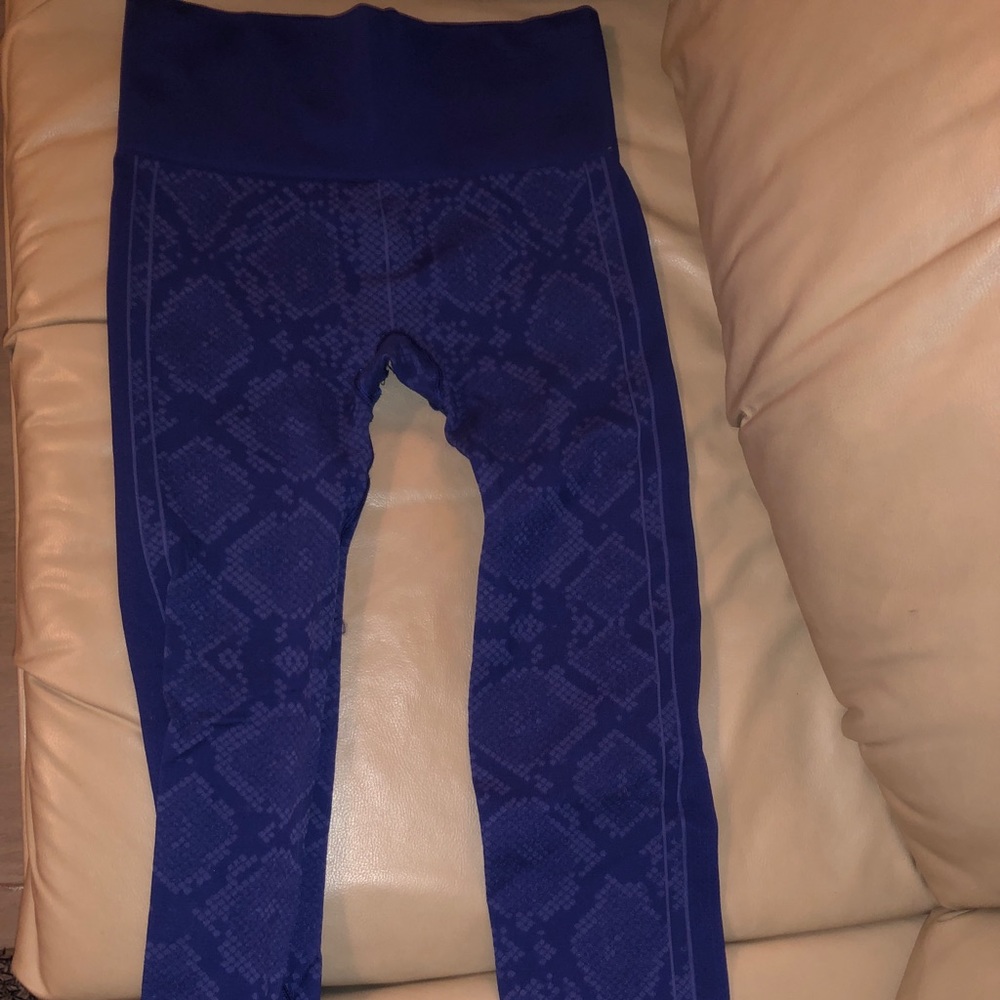 Lululemon ebb to the street pant in size 4! Blue!